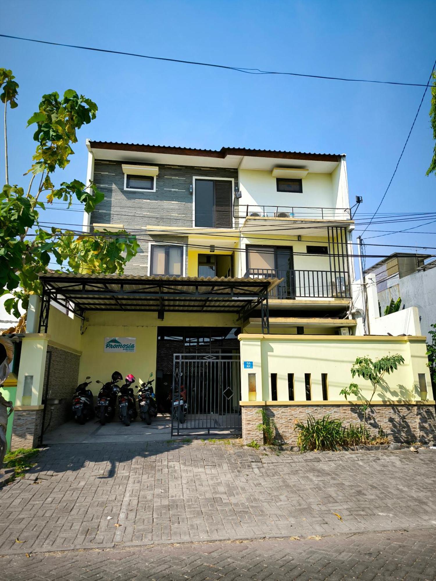 Promosia Guest House Surabaya Exterior photo